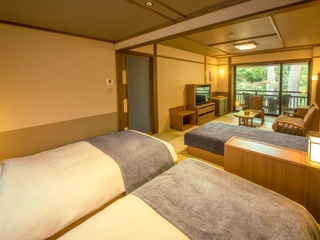 【離れデラックスツイン】44平米のゆとりのある空間にベッド2台とデイベットを配した客室