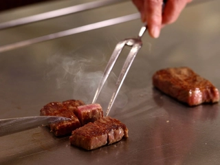 【夕食】お日にち・ご人数様限定にて鉄板焼きコースのご予約も承っております。