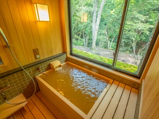 【離れフォース】渓谷の自然美を間近で感じる天然温泉内風呂付
