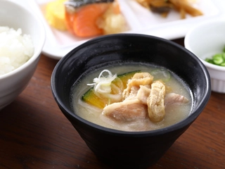 【朝食】「ほうとう」や「かっぱ飯」など山梨ならではの料理も。