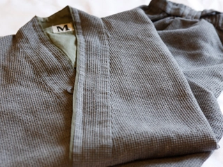 【作務衣】館内着としてお部屋にご用意しています。