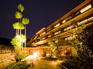 【外観】中庭~夜~