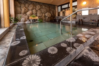 【大浴場:内風呂】「菊風呂」至る所に菊の紋章が施された大浴場(男女入替制)