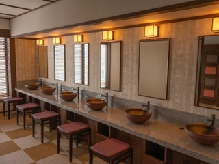 【大浴場/女子脱衣所】洗面台は6か所ご用意しております。