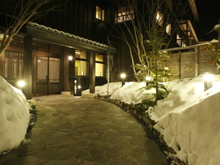 【外観】冬は雪が沢山降ります。(It snows a lot in winter.)