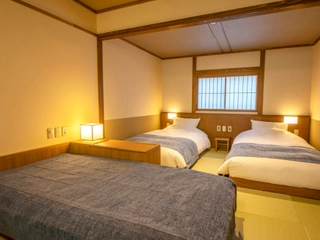 【離れデラックスツイン】デイベッドはソファーとしてもお使いいただけますので2名でゆったりとした滞在もおすすめです