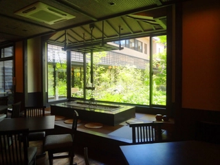 【施設】旭月( You can also see the scenery outside.)