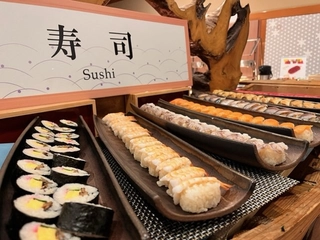 【夕食】お寿司　お好きなものをお取りください♪