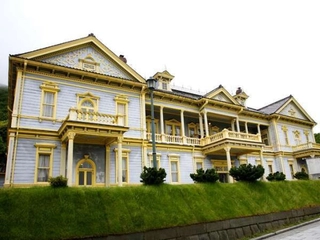 【周辺】旧函館区公会堂 貸衣装(有料)があり、公会堂内で自由に撮影ができます(ホテルから徒歩約20分)