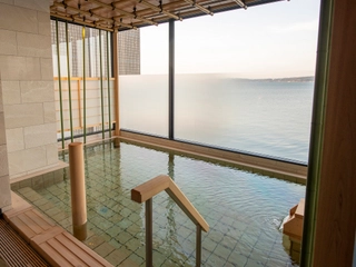 【大湯処】和の風情を感じる湯処でのんびりと和倉温泉の湯をご堪能下さい。