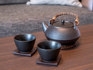 【客室設備】日本の和を愉しむ。煎茶もご用意しております。