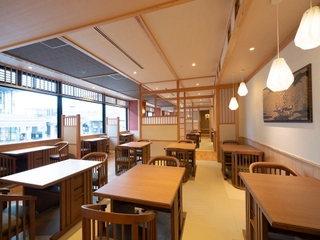 【食事処「山紫庵」】2名席~4名席まで計192名様がお入り頂ける食事処です。