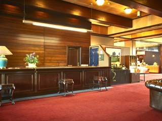 【施設】オリエンタル館1階・フロントカウンター
