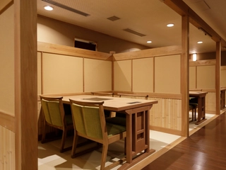 【食事処】テーブル席