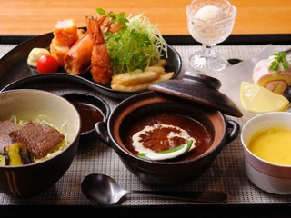 【お子様食:洋食】洋食はお子様の大好きな海老フライやハンバーグなど。