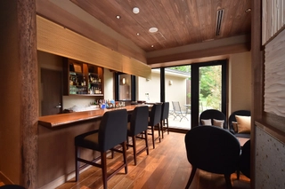 地下1階ナイトバー【カント】