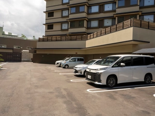 【駐車場】平面駐車場は7台分をご用意しております。