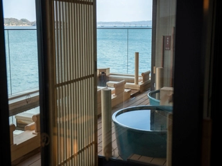 【大湯処】七尾湾を望むオーシャンビューの露天風呂でリフレッシュ！