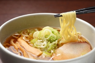 【無料おもてなし】夜鳴きそば処「一庵」~名物の夜鳴きそば。お食事の後でもさっぱりお召し上がりいただけます。