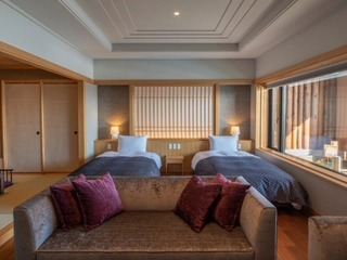 【特別室(陶器露天風呂)】ベッドサイズ:120㎝×200㎝ 2台、和布団 2組/最大4名様までご宿泊いただけます。