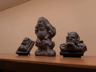 【館内イメージ】古くから愛される守り神「鐘馗さん」館内に散りばめられた京の風情をお愉しみください。