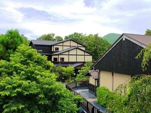 約6,600坪の広大な敷地に山、田畑、池、小川・・・敷地内には様々な自然を体感していただけます。