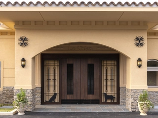 【ラビスタ霧島ヒルズ 正面入り口 ワンちゃん】