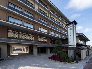 【外観】梅小路京都西駅徒歩1分。七条通りに面しており、京都鉄道博物館・京都水族館もすぐ近く