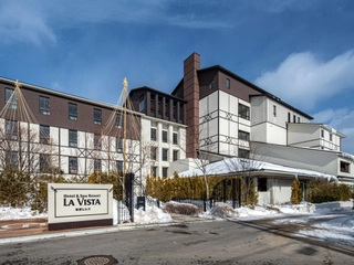 【外観】温泉街から離れた高台にLaVista(眺望)に相応しいホテルが開業。