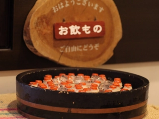 朝の湯上がりには、冷たい乳酸菌飲料をご用意しています(無料)