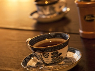 【客室備品】手挽きしたコーヒーを飲みながらロマンチックな部屋で寛ぐ時間は貴方だけのもの。