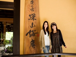 【外観】玄関横の大看板は定番のシャッタースポット♪