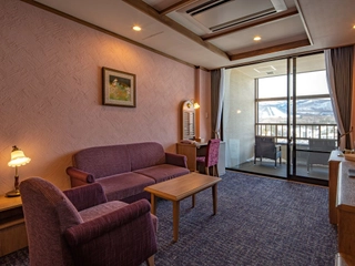 【客室】四季折々の景色を客室温泉露天風呂からお愉しみいただけます。