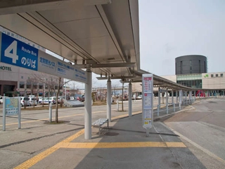 【周辺】JR函館駅⇒ホテルへのバス停は4番乗り場(元町ベイエリア周遊号)