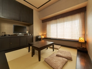 【和洋室/33㎡】4.5畳の畳スペースをご用意しております。足を伸ばしてのんびりとお寛ぎ下さい。