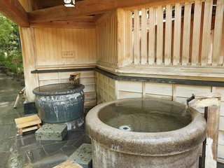 【大浴場:壺風呂】ひとりでゆったりと入れる壺風呂