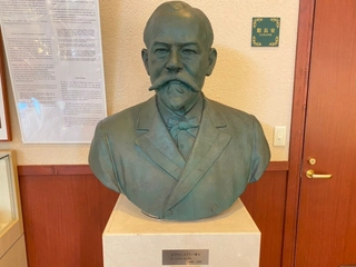 【ユリウス・スクリバ】ベルツとともに草津町に貢献した医師。当時は無料診療所を開設し町民の信頼を得ていたそうです。