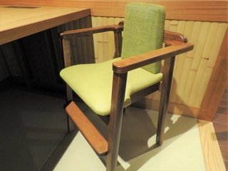 【お子様椅子】