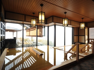 【大浴場/内湯】泉質は体の芯まで温まる「ナトリウム塩化物強塩泉」