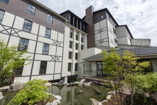 【外観】冬には池も凍ってしまいます