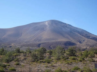 【浅間山】鬼押ハイウェイ六里ヶ原休憩所よりみた浅間山。