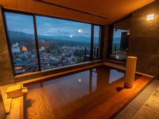 【眺望浴場】樽風呂、水風呂、かけ湯、打たせ湯をお愉しみ頂けます。