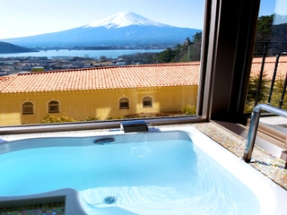 【ラビスタフォース】晴れていれば富士山を一望できるビューバスの眺めは、非日常のひとときとなります。