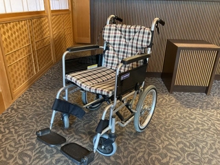 【無料貸出】車いすの貸出をご用意。台数に限りがございますのでご希望の方は事前にお問い合わせください