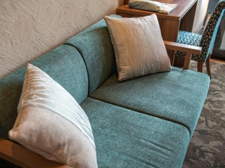 【客室/ヘンゼルとグレーテル】 リゾート風の客室ではメルヘンの異空間をお愉しみいただけます。