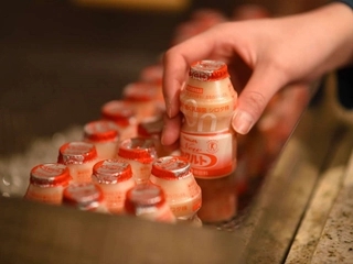 【サービス】朝は大浴場前にヤクルトをご用意(Yakult is served in the morning.)