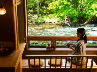 阿寒川の清らかな流れと、手つかずの自然美をご堪能いただけます。