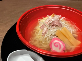 【湯上り処/夜鳴そば】ラーメン発祥の地のひとつとして知られる函館で、共立リゾートでは「初」の【塩味】もご用意!