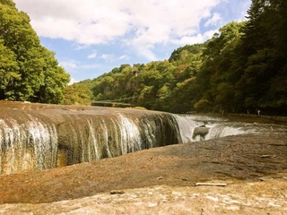 【吹割の滝】東洋のナイヤガラとも称される滝。(お車で約2時間)