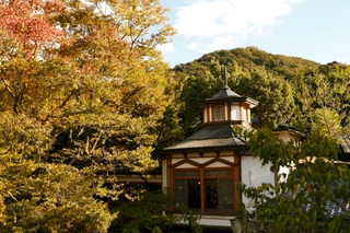 【外観:八角堂】今も昔も変わらない菊屋のシンボル